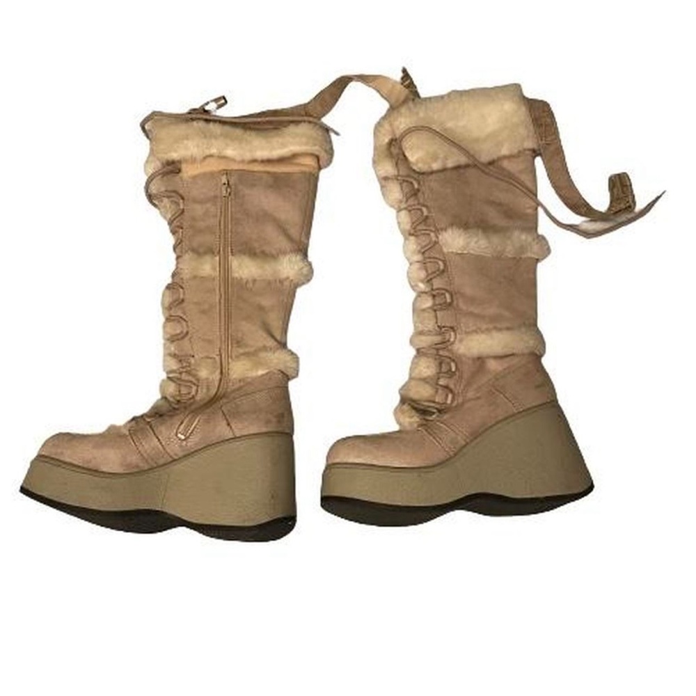 Vintage Early 00’s Platform Snowboots by 725 Originals!